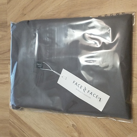 Face Face Large Army Green Roll Tab Sleeve V Neck Blouse - Picture 11 of 11